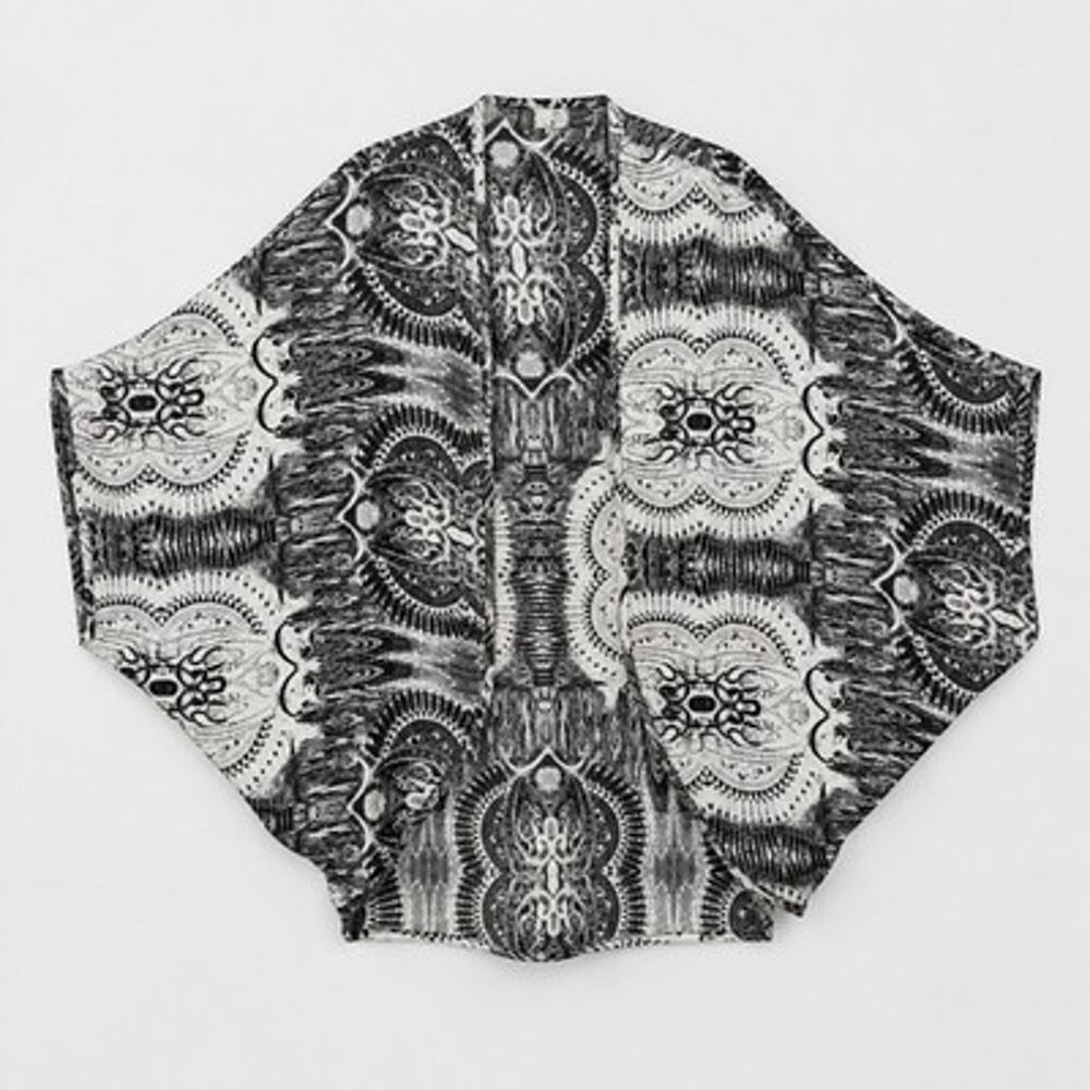 LOOK Silky Kimono Cardigan O/S One size Mandala Pattern Black White Cocoon Shrug